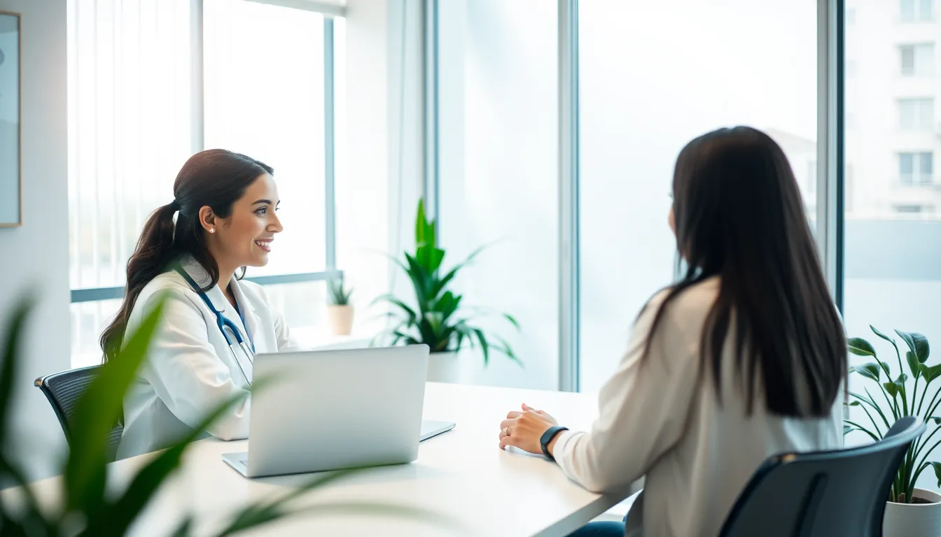 Médica atendiendo a un paciente